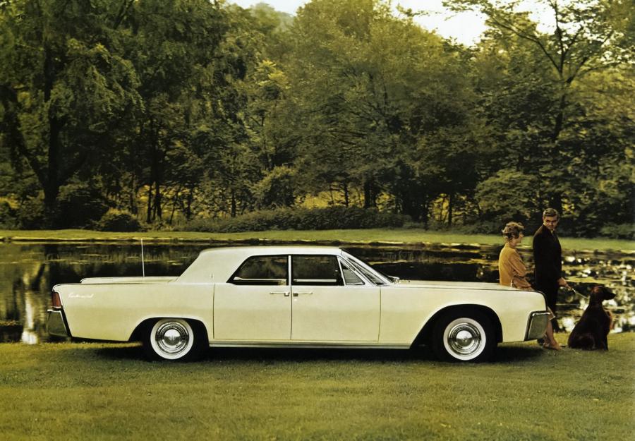  Lincoln Continental Sedan (53А) 1961 года  (фото 4 из 15)